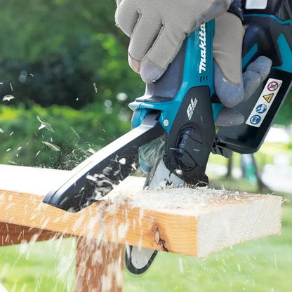 Kit Motosierra Eléctrica Makita con 2 Baterías Adicionales y Maletín + Caja de Herramientas con 108 Piezas