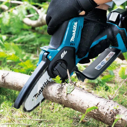 Kit Motosierra Eléctrica Makita con 2 Baterías Adicionales y Maletín + Caja de Herramientas con 108 Piezas